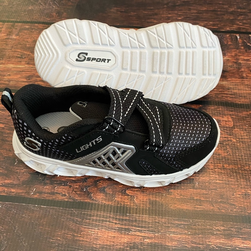 Skechers size 12 - like new condition